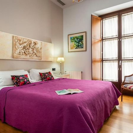 Cathedral Apartment, First Floor Севилья Экстерьер фото
