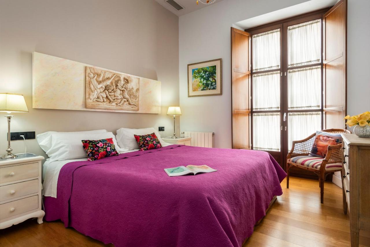 Cathedral Apartment, First Floor Севилья Экстерьер фото