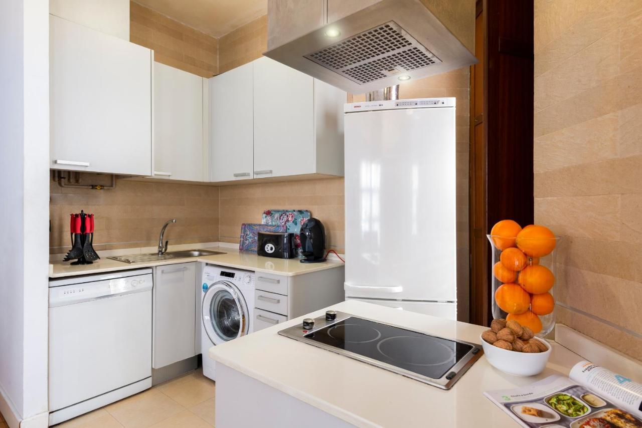 Cathedral Apartment, First Floor Севилья Экстерьер фото