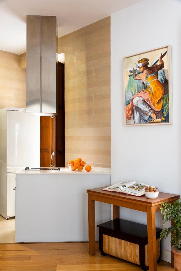 Cathedral Apartment, First Floor Севилья Экстерьер фото