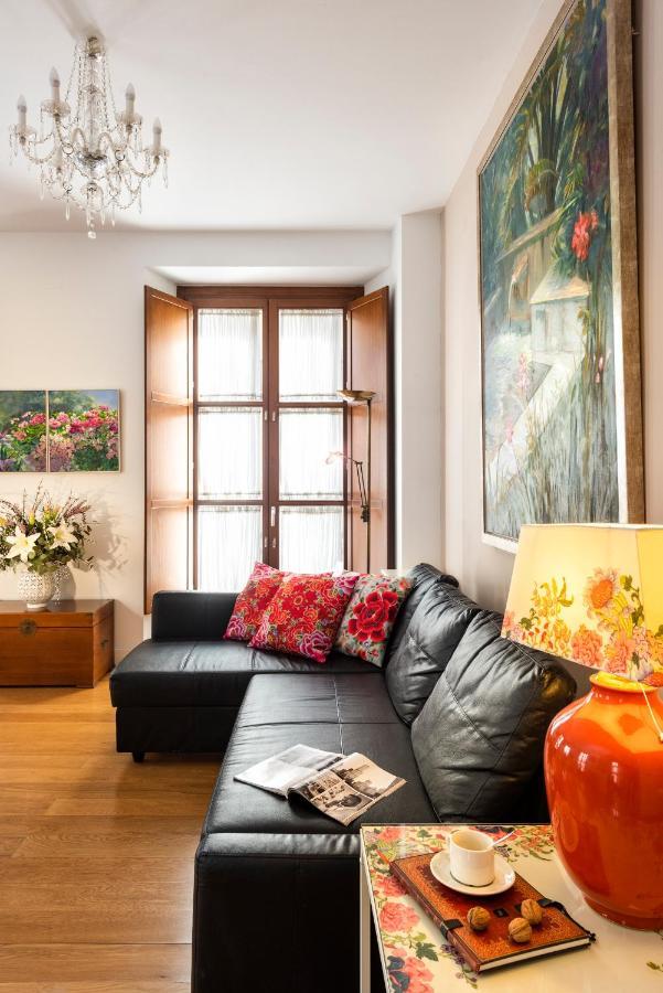 Cathedral Apartment, First Floor Севилья Экстерьер фото