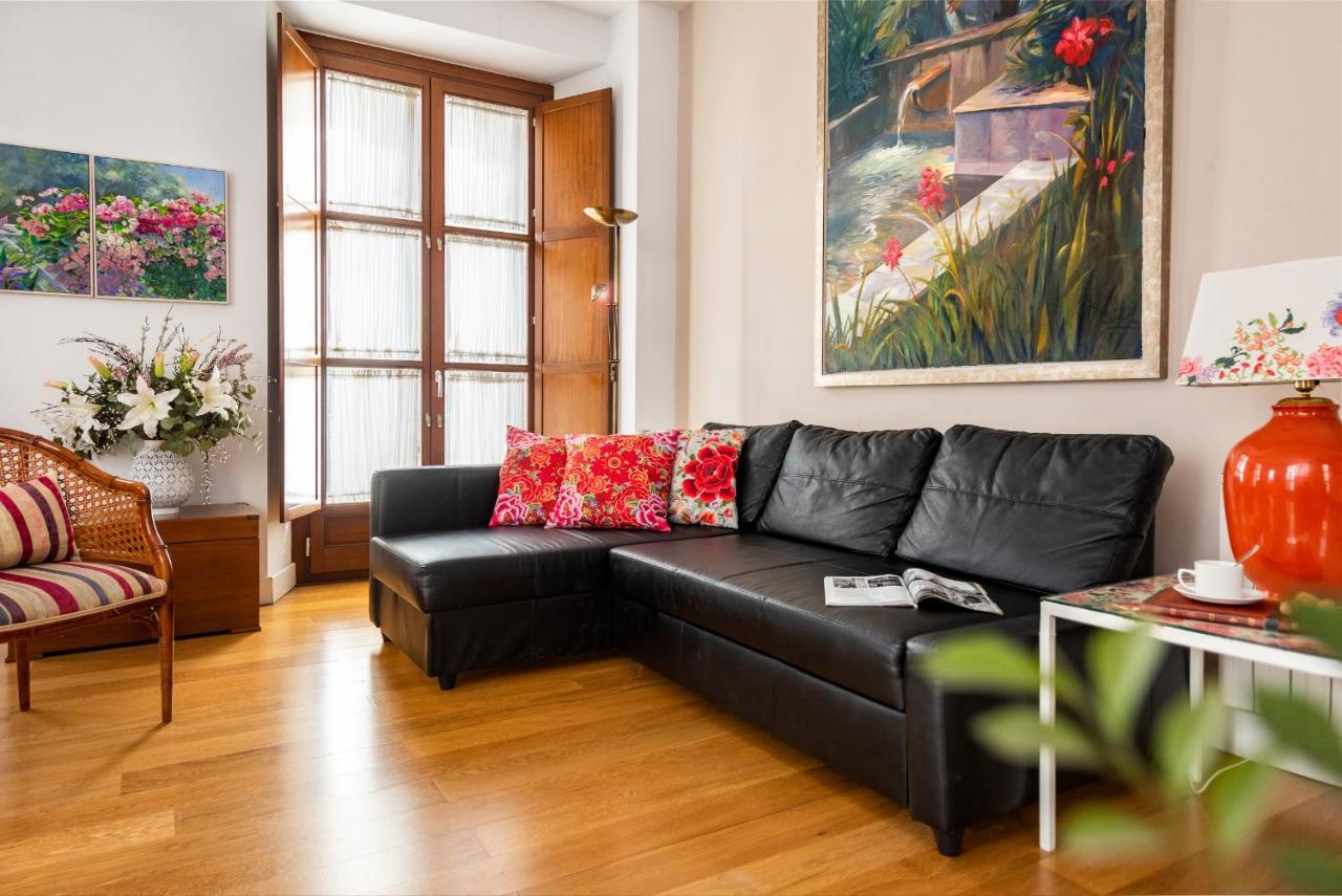 Cathedral Apartment, First Floor Севилья Экстерьер фото